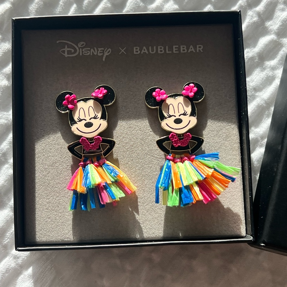 Disney x BAUBLEBAR Hula Minnie earrings